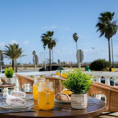 ホテル Playa Conil - Beachfront &